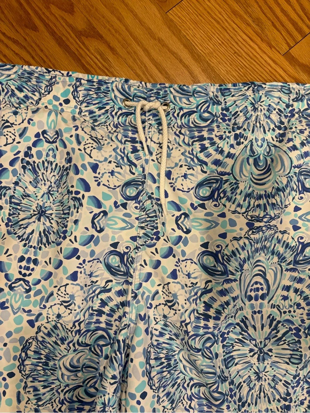 Lilly Pulitzer Mens Capri Swim Trunks in Call My Shell Phone Print Size L Resort